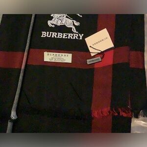 Burberry check scarf 100% Cashmere super soft. BNIB